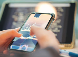Investor meninjau proses transfer dan penarikan dana secara transparan