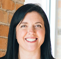 Sophie Hartwell, kepala layanan dukungan pelanggan, headshot tim layanan